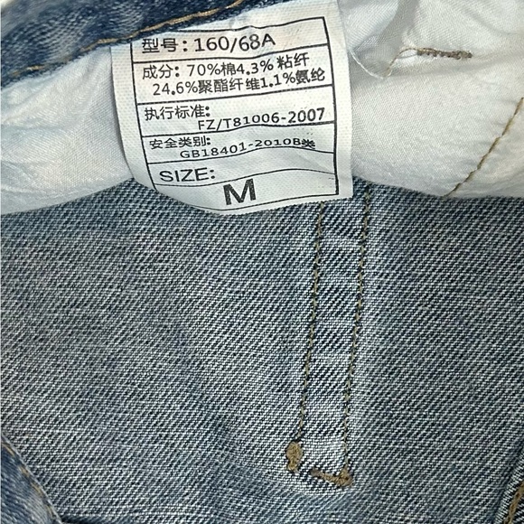 HIGH WAISTED DISTRESSED JEANS SHORTS IN MEDIUM SIZE waist 26 inches - Picture 5 of 6